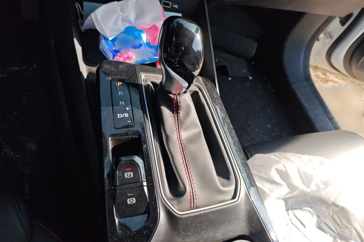 Used MG 5 2023 180 DVVT CVT Luxury Edition Gear Lever