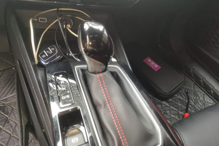 Used MG 5 2023 180 DVVT CVT Luxury Edition Gear Lever
