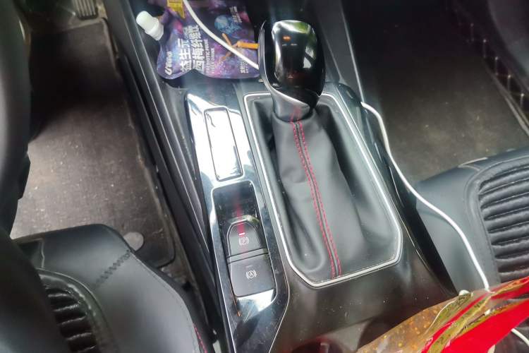 Used MG 5 2023 180 DVVT CVT Luxury Edition Gear Lever