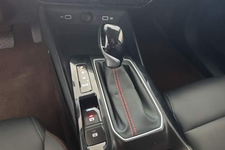 Used MG 5 2023 180 DVVT CVT Luxury Edition Gear Lever