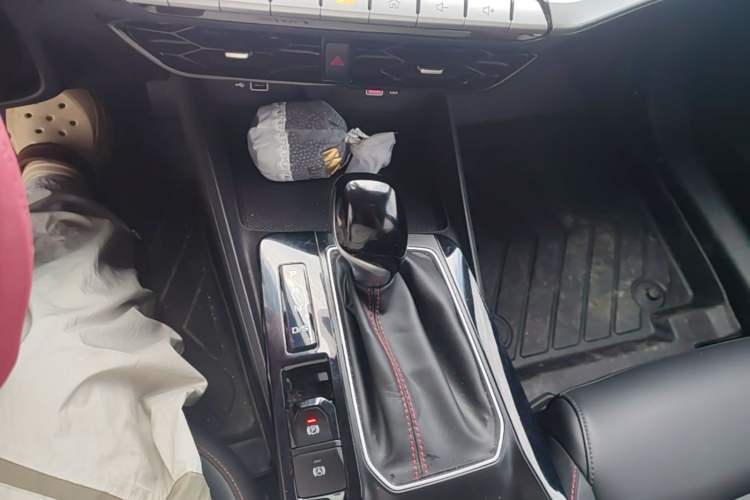 Used MG 5 2023 180 DVVT CVT Luxury Edition Gear Lever