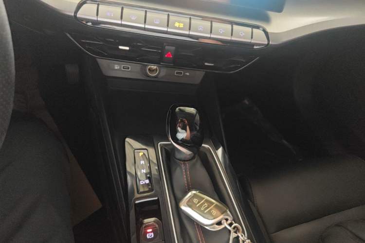 Used MG 5 2023 180 DVVT CVT Fashion Edition Gear Lever
