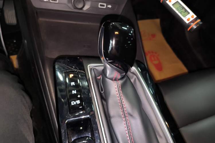 Used MG 5 2023 180 DVVT CVT Luxury Edition Gear Lever