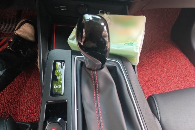 Used MG 5 2023 180 DVVT CVT Luxury Edition Gear Lever
