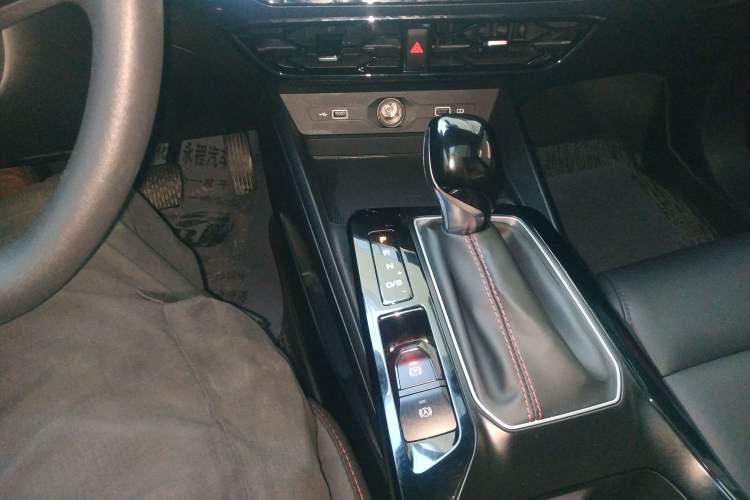 Used MG 5 2023 180 DVVT CVT Luxury Edition Gear Lever