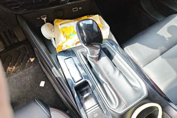 Used MG 5 2023 180 DVVT CVT Luxury Edition Gear Lever