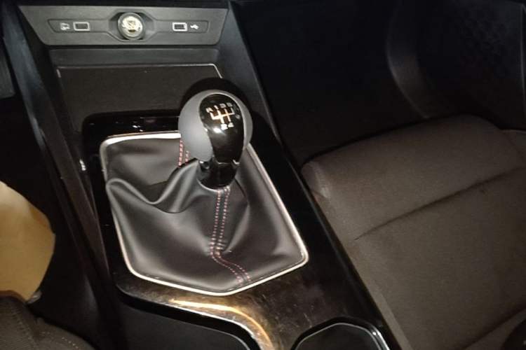 Used MG 5 2023 180 DVVT Manual Fashion Edition Gear Lever