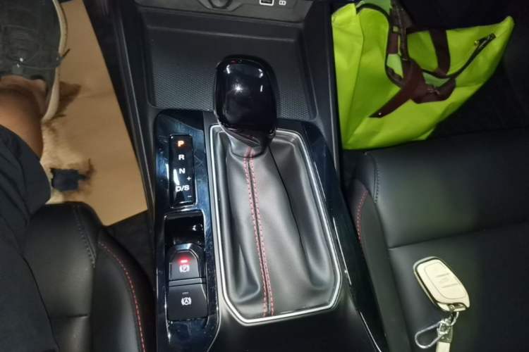Used MG 5 2023 180 DVVT CVT Luxury Edition Gear Lever