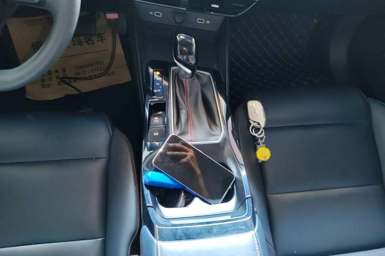 Used MG 5 2023 180 DVVT CVT Luxury Edition Gear Lever