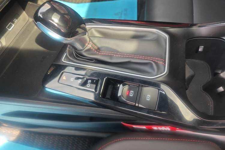 Used MG 5 2023 180 DVVT CVT Luxury Edition Gear Lever