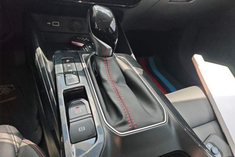 Used MG 5 2023 180 DVVT CVT Luxury Edition Gear Lever