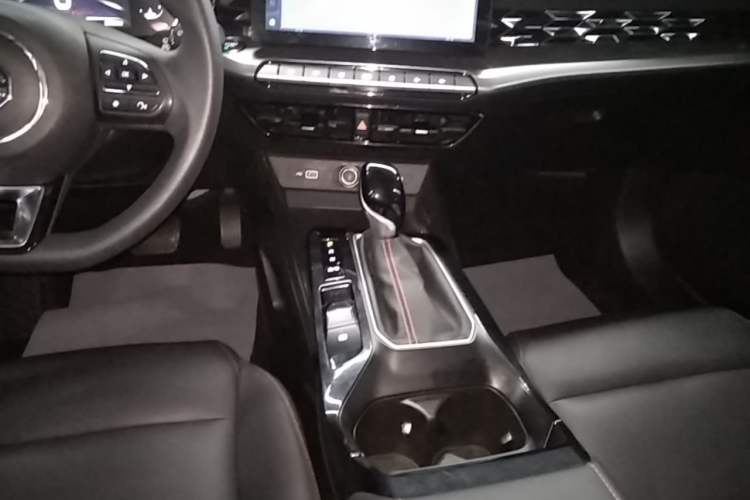 Used MG 5 2023 180 DVVT CVT Luxury Edition Gear Lever