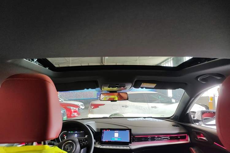 Used MG 5 2023 180 DVVT CVT Luxury Edition Headliner
