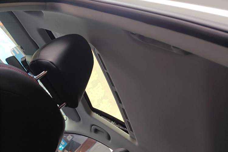 Used MG 5 2023 180 DVVT CVT Luxury Edition Headliner