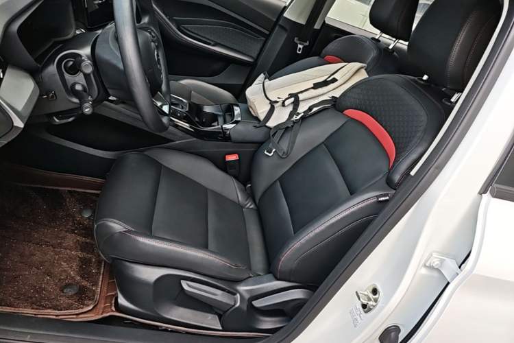 Used MG 5 2023 180 DVVT CVT Luxury Edition Left Front Seat
