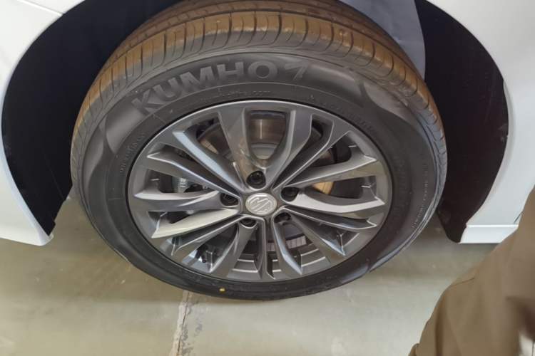 Used MG 5 2023 Facelift Model 180DVVT Manual Fashion Edition Left Front Wheel Hub