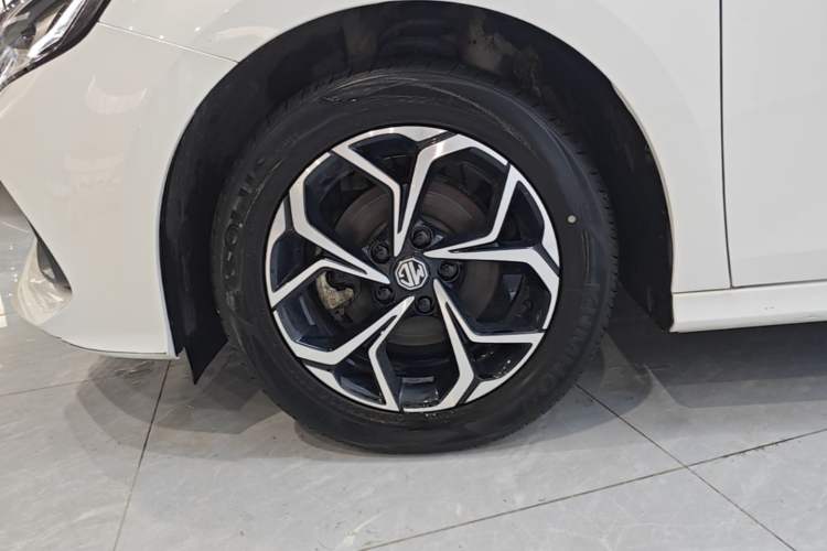 Used MG 5 2023 180 DVVT CVT Luxury Edition Left Front Wheel Hub