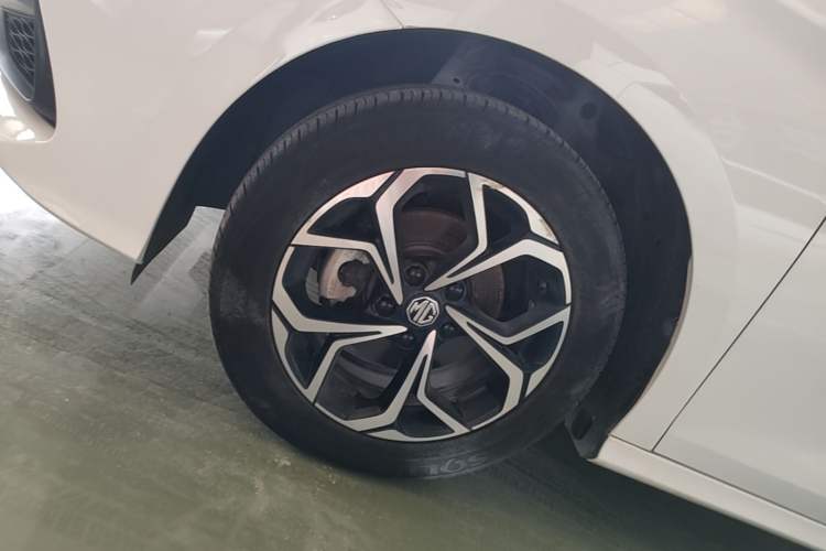 Used MG 5 2023 180 DVVT CVT Luxury Edition Left Front Wheel Hub