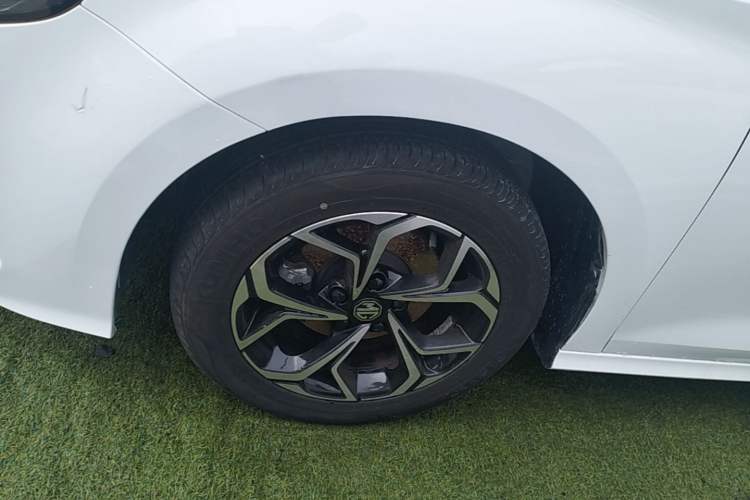 Used MG 5 2023 180 DVVT Manual Fashion Edition Left Front Wheel Hub