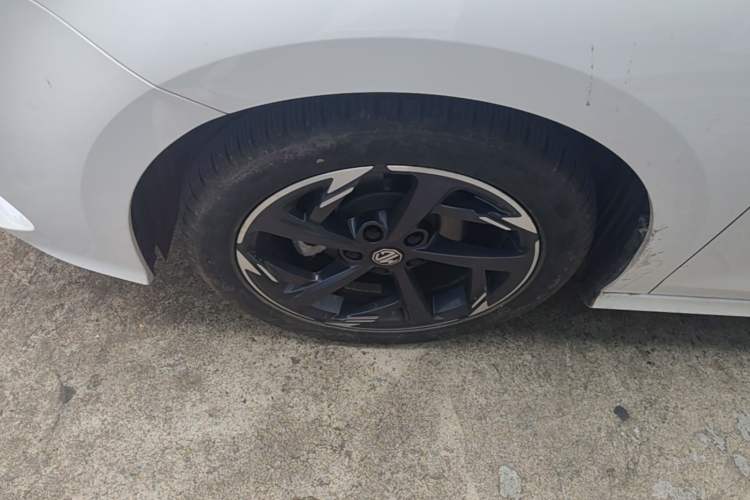 Used MG 5 2023 180 DVVT CVT Luxury Edition Left Front Wheel Hub
