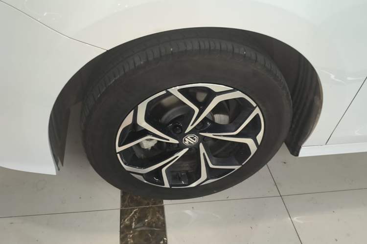 Used MG 5 2023 180 DVVT CVT Luxury Edition Left Front Wheel Hub