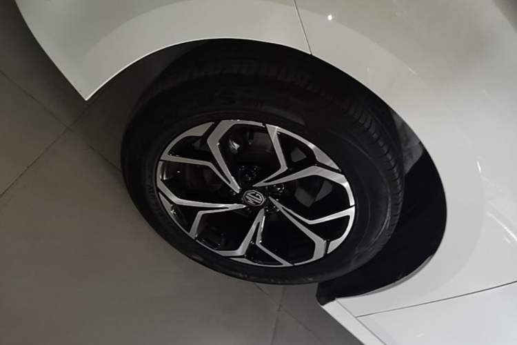Used MG 5 2023 180 DVVT Manual Fashion Edition Left Front Wheel Hub