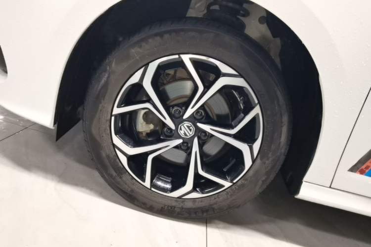Used MG 5 2023 180 DVVT CVT Luxury Edition Left Front Wheel Hub
