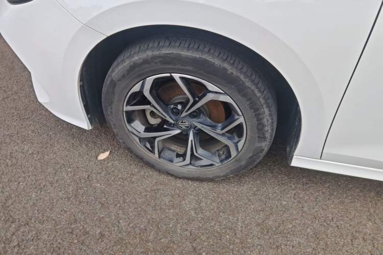 Used MG 5 2023 180 DVVT CVT Luxury Edition Left Front Wheel Hub