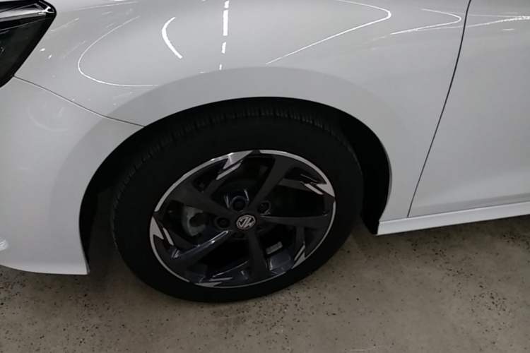 Used MG 5 2023 180 DVVT CVT Luxury Edition Left Front Wheel Hub