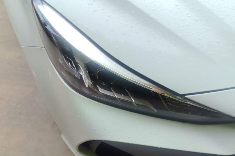 Used MG 5 2023 180 DVVT CVT Luxury Edition Right Front Headlight