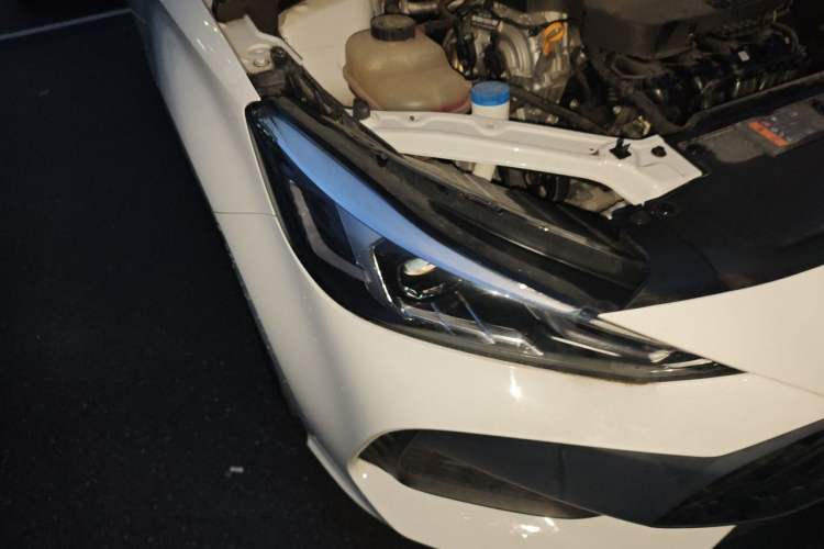 Used MG 5 2023 180 DVVT CVT Luxury Edition Right Front Headlight