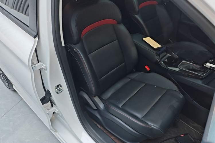 Used MG 5 2023 180 DVVT CVT Luxury Edition Right Front Seat