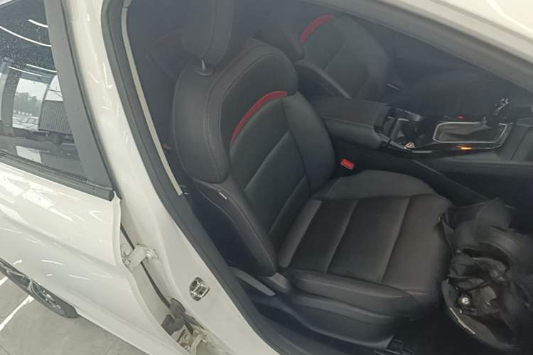 Used MG 5 2023 180 DVVT CVT Fashion Edition Right Front Seat