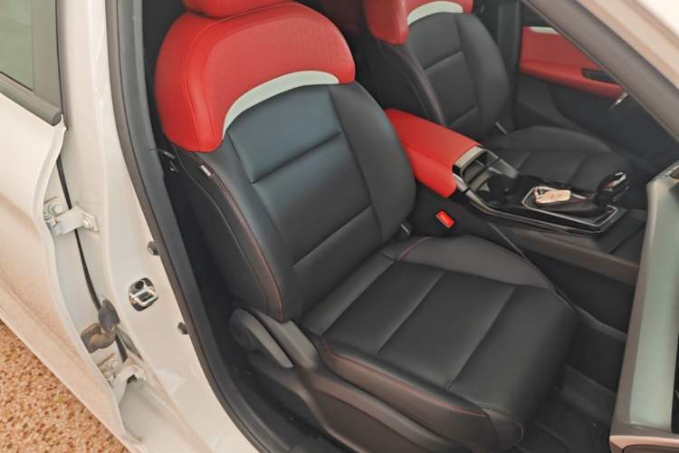 Used MG 5 2023 180 DVVT CVT Luxury Edition Right Front Seat