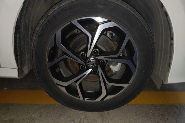 Used MG 5 2023 180 DVVT CVT Luxury Edition Right Front Wheel Hub