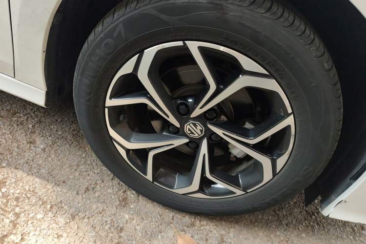 Used MG 5 2023 180 DVVT CVT Luxury Edition Right Front Wheel Hub