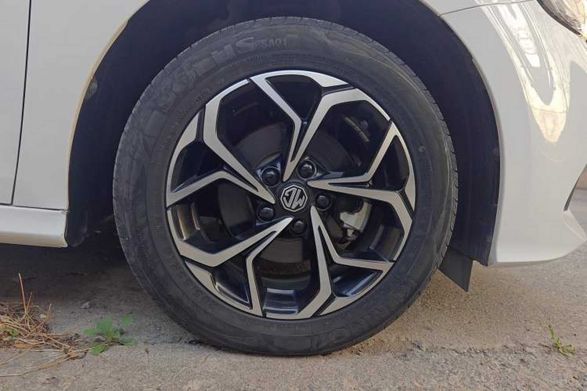 Used MG 5 2023 180 DVVT CVT Luxury Edition Right Front Wheel Hub