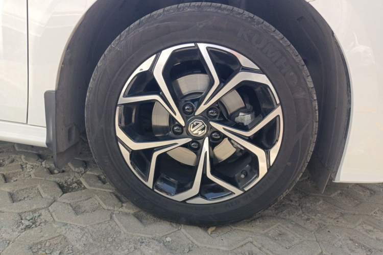 Used MG 5 2023 180 DVVT Manual Fashion Edition Right Front Wheel Hub