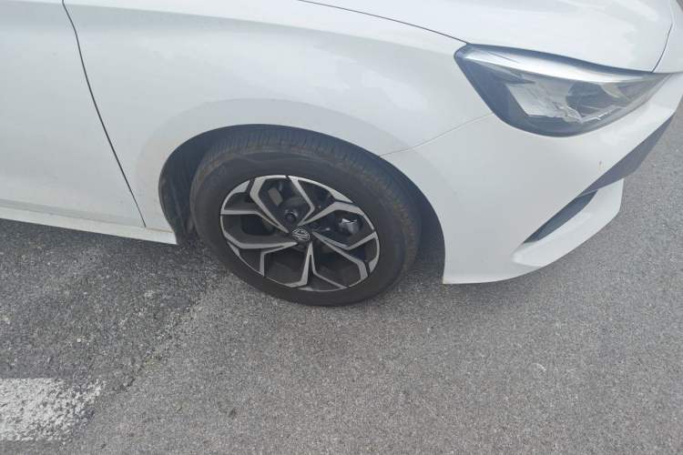Used MG 5 2023 180 DVVT Manual Fashion Edition Right Front Wheel Hub