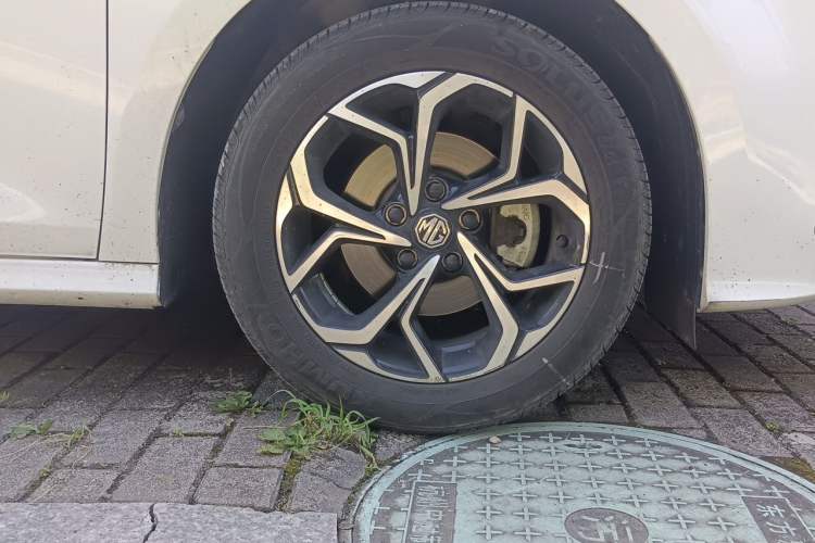 Used MG 5 2023 180 DVVT CVT Luxury Edition Right Front Wheel Hub