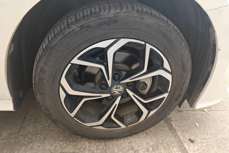 Used MG 5 2023 180 DVVT CVT Luxury Edition Right Front Wheel Hub