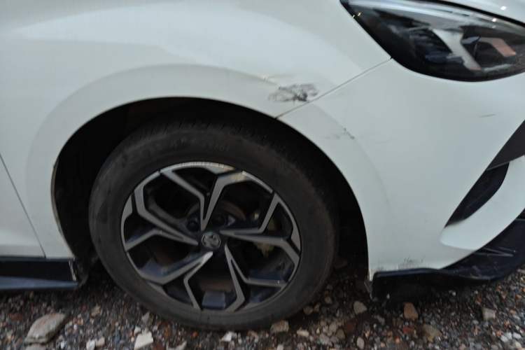 Used MG 5 2023 180 DVVT CVT Luxury Edition Right Front Wheel Hub