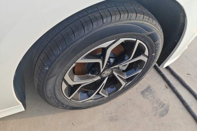 Used MG 5 2023 180 DVVT Manual Fashion Edition Right Front Wheel Hub