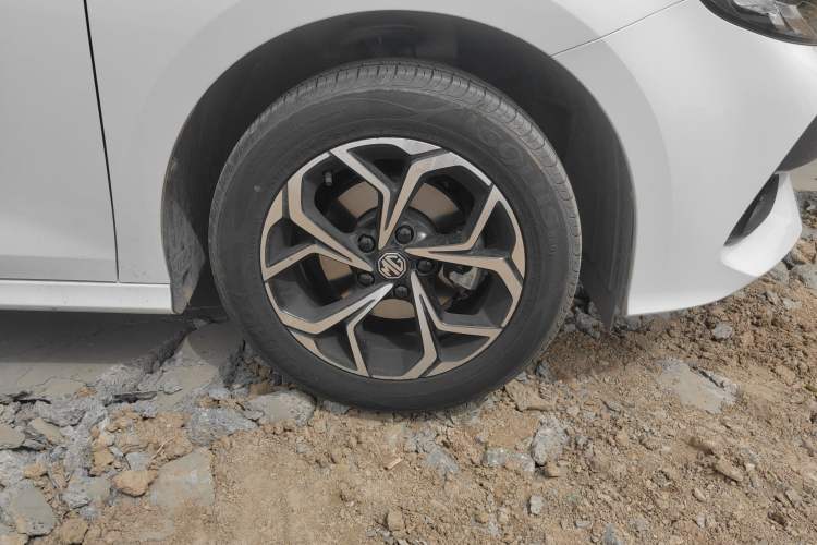 Used MG 5 2023 180 DVVT Manual Fashion Edition Right Front Wheel Hub