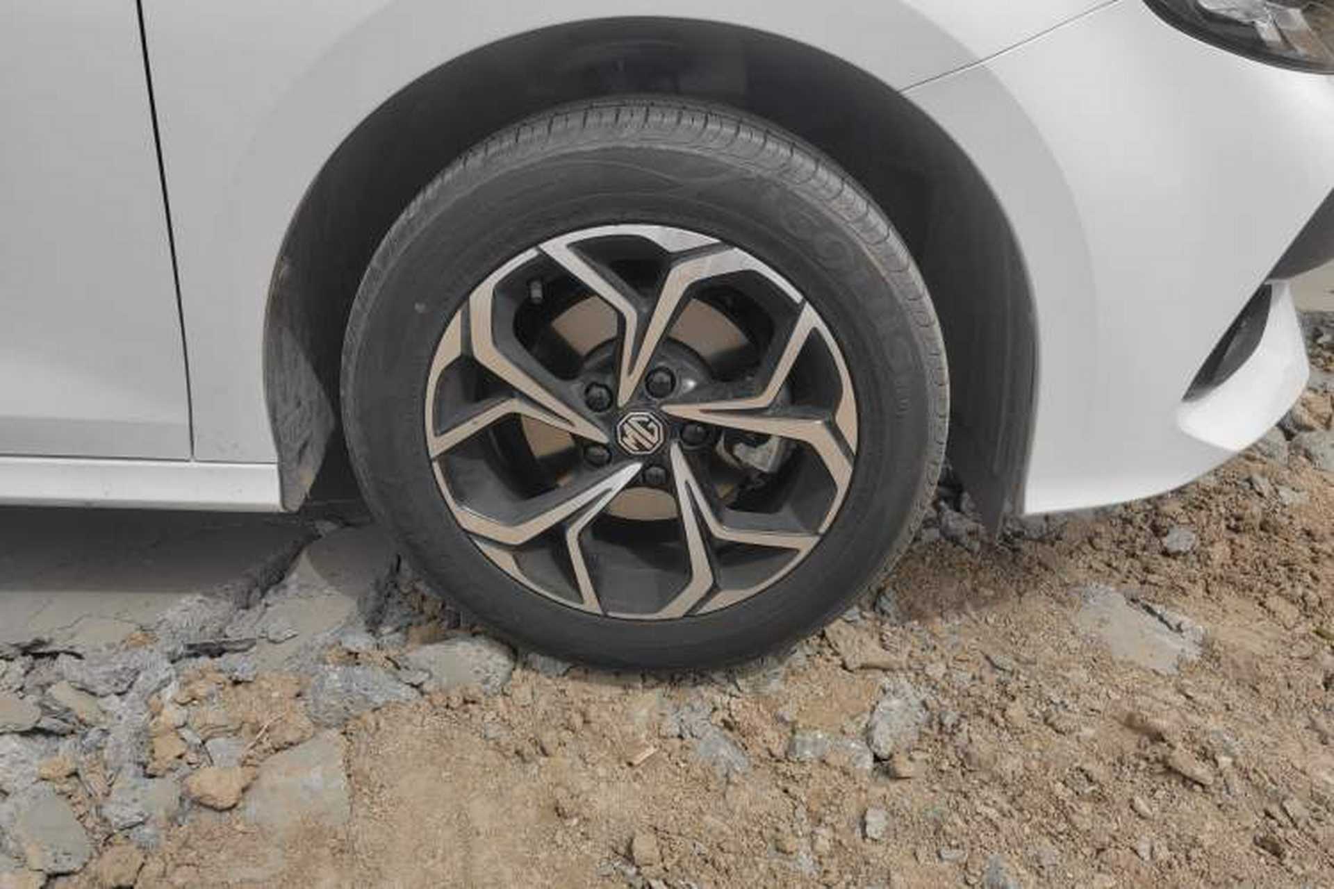 Used MG 5 2023 180 DVVT Manual Fashion Edition Right Front Wheel Hub