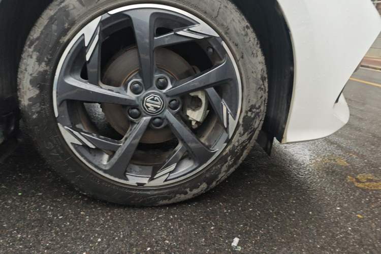 Used MG 5 2023 180 DVVT CVT Luxury Edition Right Front Wheel Hub