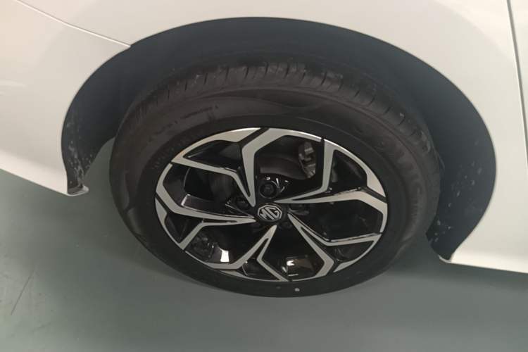 Used MG 5 2023 180 DVVT CVT Luxury Edition Right Rear Wheel Hub