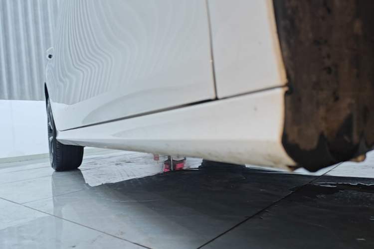 Used MG 5 2023 180 DVVT CVT Luxury Edition Right Side Sill