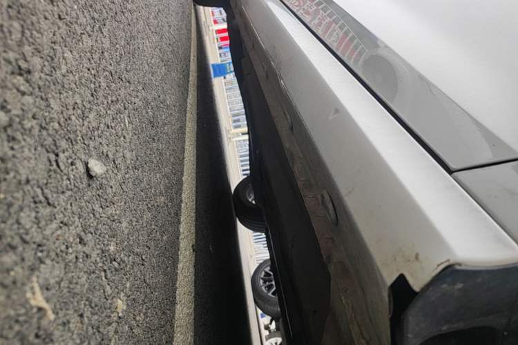 Used MG 5 2023 180 DVVT CVT Luxury Edition Right Side Sill