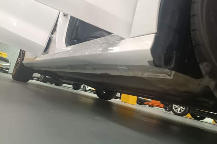 Used MG 5 2023 180 DVVT CVT Luxury Edition Right Side Sill